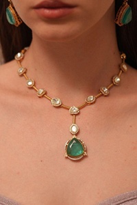 Ensemble de collier choker imitation émeraude Kundan, style victorien, CZ, bijoux de mariage indiens, plaqué or, fait main, produit en gros - Product Image 4