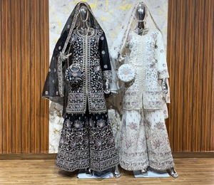 Ensemble élégant Gharara: Georgette étoile avec broderie avant et arrière, pierres Zarkan, Dupatta, sac à main et Jutti assorti - Product Image 2