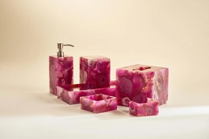 Juego de Baño Portátil Moderno de Tres Piezas de Resina Acrílica Azul Cielo de Lujo de ILAHI, Diseño Floral, Accesorios para el Hogar, Uttar Pradesh - Product Image 3