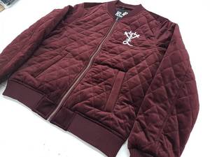 Chaqueta Bomber Negra Acolchada para Hombre con Logotipo Bordado, Cuerpo en Mezcla de Lana, Mangas en Contraste y Logotipo Personalizado - Product Image 4