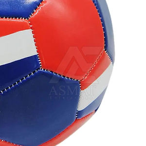 Balón de fútbol duradero de cuero PU para entrenamiento en campos de césped al aire libre y práctica deportiva. - Product Image 5
