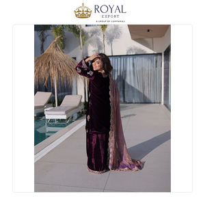 Proveedor Mundial Vende Ropa Pakistaní, Colección de Trajes de Terciopelo Pesado con Bordados para Bodas - Product Image 5