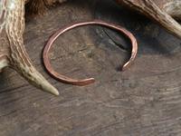 Bracelet manchette artisanal en cuivre pur forgé, style antique, en métal massif, finition polie, bijou de guérison organique, pour hommes et femmes, OEM