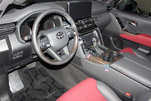 TOYOTA LAND CRUISER VRX NOIR GRAND TOURING 7 PLACES SUV LUXE 4X4 2022 D'OCCASION PRÊT À L'EXPORTATION TRANSMISSION AUTOMATIQUE - Product Image 5