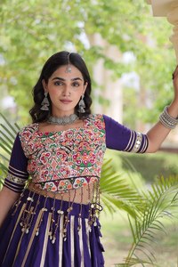Lehenga Choli traditionnel en soie verte avec blouse brodée, coupe ample, longueur au sol, robe de mariée pour femmes, style Inde Pakistan - Product Image 2
