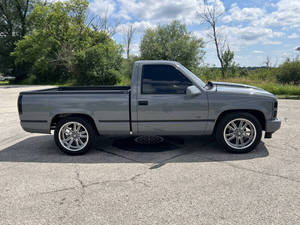 Prêt à être expédié - OFFRE EXCEPTIONNELLE - PICKUP USAGÉ VIEUX MODÈLE 1989 - Série C-K 1500 - C1500 Silverado - DISPONIBLE EN MAGASIN - Product Image 3