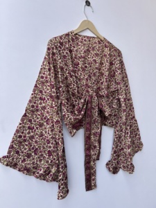 Top Cruzado Hippie Boho con Mangas Campana y Lazo Frontal, Estilo Vintage de Seda Retro Ecológica, Manga Acampanada, Estética Espíritu Libre - Product Image 4