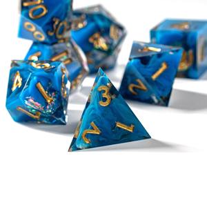 Ensemble de dés en résine polyédriques en emballage commercial avec étiquette volante pour jeux de rôle professionnels sur table, accessoire de jeu en gros - Product Image 1