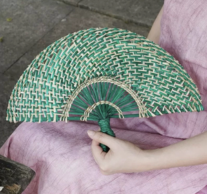 Éventail en jonc de mer naturel, fabriqué à la main au Vietnam, accessoire rafraîchissant, décoration rustique, souvenir de mariage ou de fête - Product Image 2