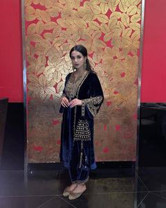 Salwar Kameez pour femmes, style pakistanais, élégant, en velours lourd avec des paillettes, de haute qualité, personnalisable, prêt à porter, spécial Eid Ramzan - Product Image 4