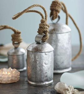 Campanas Colgantes Harmony al por Mayor con Acabado Dorado Rústico, Campanas de Metal con Forma de Vaca para Decoración con Cuerda y Acabado Antiguo - Product Image 3