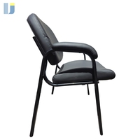 Chaises de visiteurs modernes et élégantes en acier avec accoudoirs rembourrés en cuir, confortables pour la réception de bureau et les salles d'attente, couleur noire, certifiées ISO