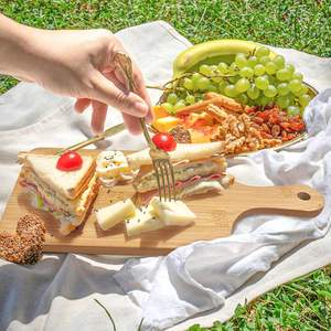 Planches à découper en bois avec poignée, lots de planches à charcuterie en bois, gravure laser, plateaux de service en gros pour Noël - Product Image 3