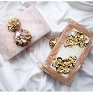 Pochette de soirée de luxe pour femmes, accessoire de mode en résine et cristal - Product Image 6