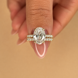 Ensemble de mariage en diamant ovale 4,50 TCW, coupe E-VVS2, certifié IGI, bague de fiançailles et alliance en or jaune 14 carats pour les occasions de fête - Product Image 1