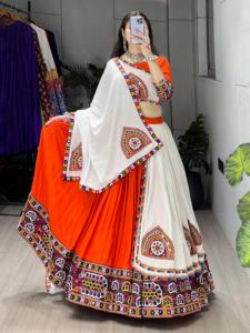 Conjunto de Lehenga Étnico de 3 Piezas con Diseño de Gamthi, Bordado de Espejos, Blusa de Manga Larga y Dupatta de Algodón - Product Image 4