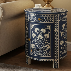 Table de chevet ronde en bois artisanale de luxe moderne et écologique avec incrustations florales bleues, 2 tiroirs et rangement - Product Image 5
