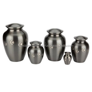 Urnes de crémation en laiton de haute qualité avec empreinte de patte urnes funéraires en métal fini or et noir pour cendres humaines - Product Image 5