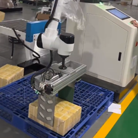 Robot de palettisation collaboratif industriel automatique avec ventouse et bras pour sacs et cartons, avec fonction de nivellement