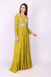 Collection de vêtements de créateurs modernes, ensemble robe 2 pièces avec de magnifiques perles et des détails en sequins sur les manches et la ceinture de la jupe. - Product Image 2