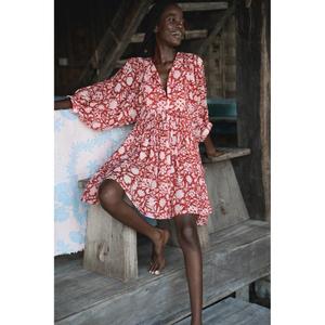 Robe mini décontractée élégante faite à la main, col en V, manches lanternes, taille empire, imprimé floral rouge et blanc, coupe ample, vente en gros - Product Image 3