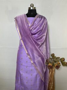 Nuevas llegadas: Conjunto de traje de seda mercerizada Banarasi con elegante dupatta de tela a rayas, pantalón de seda de algodón suave, ropa étnica para fiestas, de secado rápido. - Product Image 3
