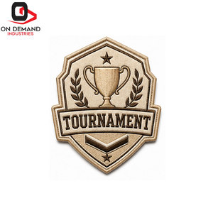 Badges de tournoi personnalisés modernes, broderie détaillée, fil résistant à la décoloration, fabrication OEM de marque privée - Product Image 1