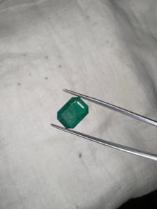 Émeraude naturelle zambienne de 3,88 carats, forme octogonale, pierre précieuse vert foncé facettée, pierre précieuse pour la fabrication de bijoux fins - Product Image 1