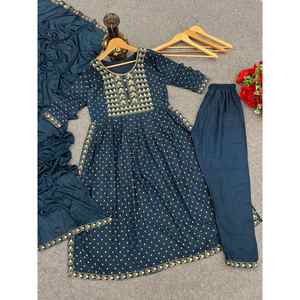 กางเกงผ้าเรยอนปักลายด้วยสีเขียวอมเขียว - Product Image 2