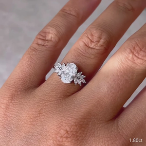 Bague de fiançailles pour femme en diamant taille ovale, motif floral, en argent 925 plaqué, sertissage à griffes, certifiée, style romantique - Product Image 4