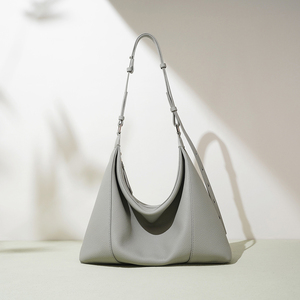 Sac à main élégant pour femme en cuir de vachette véritable, sac bandoulière et sac porté épaule en cuir pleine fleur. - Product Image 4