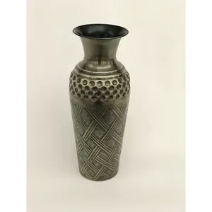 Vase à fleurs en métal cannelé de luxe, design côtier, vase sur pied, fait main, ZAHID EXPORTS, texture verticale élégante, décoration intérieure, export en gros - Product Image 1