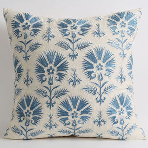 Housse de coussin décorative élégante de qualité export pour canapé, salon, coussin décoratif, décoration d'intérieur haut de gamme disponible à la vente - Product Image 6