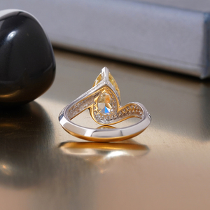 Anillo de Diamante Amarillo Intenso de 2.51 CT, Corte Pera, Cultivado en Laboratorio, con Oro de 14K - Product Image 4
