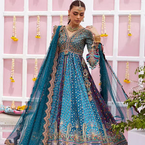 Vestido de Novia Clásico Hecho a Mano en Pakistán, Corte en A, Largo hasta el Suelo, con Borlas, Perlas, Cristales Bordados, Cierre de Cremallera en la Espalda, Cintura Natural, 100% Seda - Product Image 1