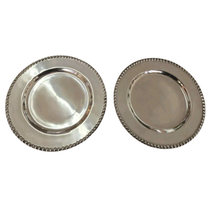 Assiette de service en cuivre martelé fait main avec bord festonné pour la décoration de table de mariage, plateau rond élégant finition antique - Product Image 4