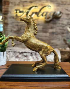 Estatua de Caballo con Acabado en Latón sobre Base de Madera |   Escultura Decorativa de Caballo para el Hogar, la Oficina y Decoración de Interiores de Lujo - Product Image 4