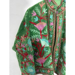 Chaqueta Acolchada de Terciopelo Verde para Mujer, Estilo Casual, Primavera/Otoño/Invierno, con Bordado Floral Uzbeko, Forro de Algodón, Estilo Boho Chic - Product Image 3