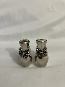 Modern Bow Style Silver Metal Salt <b>And</b> Pepper Shakers <b>Set</b> Perfect For Home Kitchen <b>And</b> Dining Table Decorative <b>Spice</b> Storage - Product Image 6