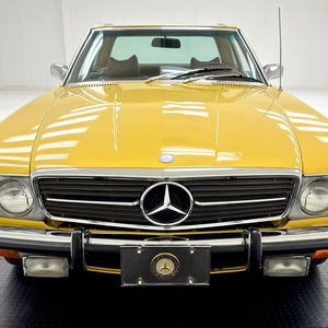 รถเบนซ์เมอร์เซเดส-เบนซ์ 450SL ปี 1973 สภาพใช้งานมาแล้ว เครื่องยนต์ V8 4.5 ลิตร <span class=keywords><strong>สี</strong></span><span class=keywords><strong>น้ำตาล</strong></span> ภายในสีน้ำตาล พร้อมหลังคาแข็งสีเดียวกับตัวรถ - Product Image 1