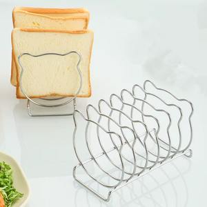 ที่วางขนมปังสแตนเลสแบบทันสมัย ช่วยให้ขนมปังตั้งตรงด้วยการไหลเวียนของอากาศ ทนทานและใช้งานได้หลากหลายสำหรับขนมปังกรอบ - Product Image 3