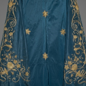 Cape liturgique de prêtre respirante de qualité supérieure, bleue ethnique, brodée de fils d'or, vêtement liturgique brodé à la main - Product Image 4