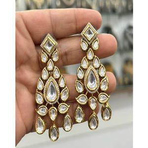 Atractivos Pendientes de Oro Chapado de Primera Calidad con Incrustaciones de Meenakari y Kundan para Mujeres y Chicas, Ideales para Vestidos de Noche y Fiestas - Product Image 2