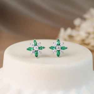 Pendientes de Esmeralda Genuina en Plata de Ley 925 con Baño de Oro de 14K, Pendientes de Trébol con Esmeralda Real, Regalos de Aniversario para Ella - Product Image 2