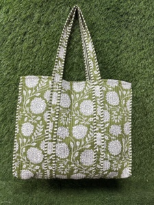 Bolso de Hombro con Diseño Floral |   Bolso de Algodón Acolchado |   Bolsa de Mano Verde Hecha a Mano para Compras, Viajes, Playa y Uso Diario para Mujer - Product Image 5