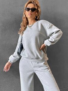 Ensemble de survêtements pour femmes 2 pièces avec logo personnalisé, veste zippée et pantalon évasé, pour la gym et l'entraînement - Product Image 4