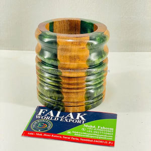 Quemador de incienso de madera y resina hecho a mano, perfecto para crear una fragancia relajante para el hogar, rituales de meditación y tiempo de relajación. - Product Image 1