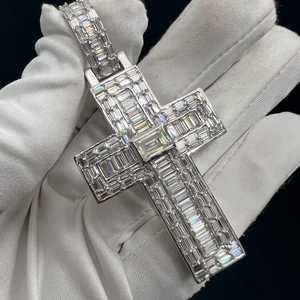 Pendentif Croix Baguette Iced Out en Moissanite VVS1 Couleur D, Bijoux de Luxe Hip Hop - Product Image 1