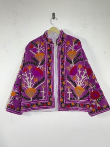 Chaqueta Suzani de Terciopelo Morado • Bordado Floral Rosa Rojo • Abrigo Estilo Bohemio Gitano • Chaqueta Artesanal para Festivales - Product Image 1
