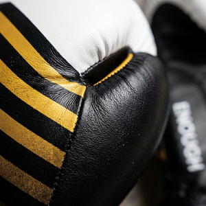 Guantes de Boxeo Profesionales de MMA, Guantes de Entrenamiento Personalizados de Cuero con Correa de Muñeca Ajustable para Uso Unisex - Product Image 4